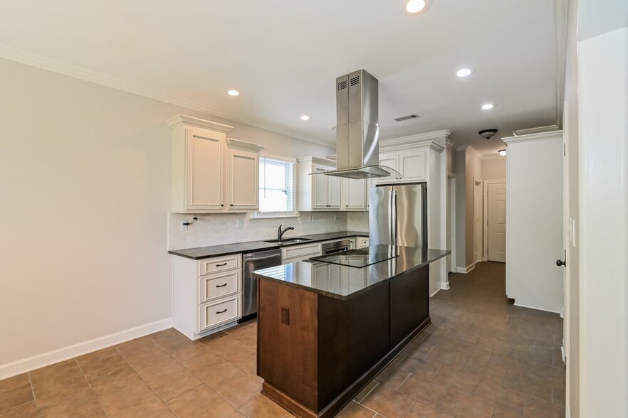 Building Photo - 7032 Apache Dr