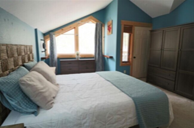 Building Photo - 185 Golf Terrace Dr