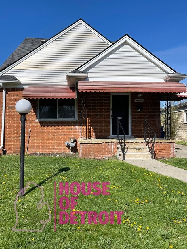 Building Photo - 3 BED 1 BATH | FREE PRE SCREEN | OVER 1200...