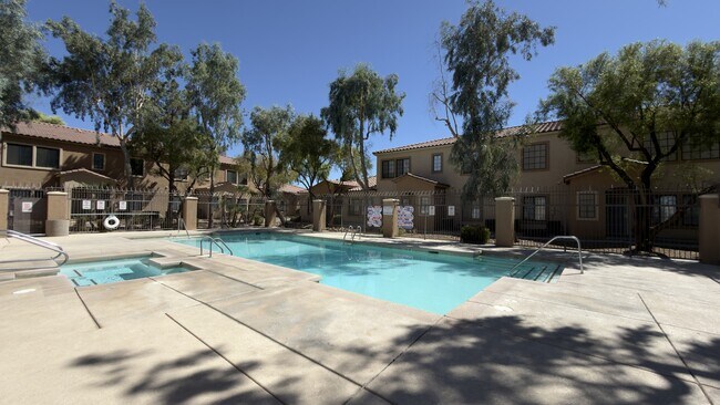 Building Photo - 2010 Rancho Lake Dr