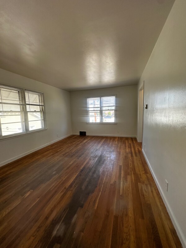 Building Photo - 406 S Kimball St