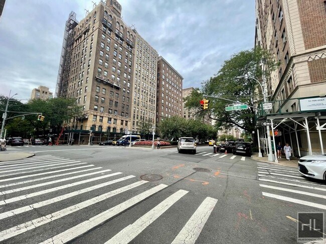 Building Photo - E 81st St