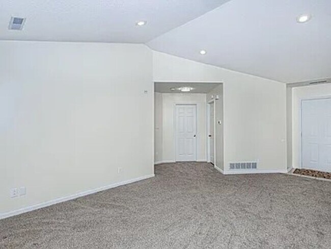 Building Photo - 3804 Larkspur Ct
