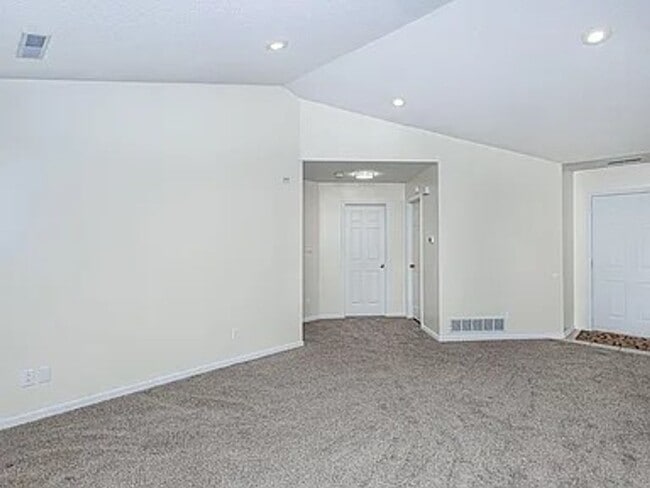 Building Photo - Great 3 Bedroom Home In South Columbia!