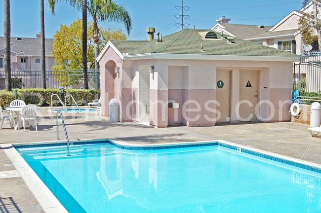 Building Photo - 11867 Spruce Run Dr