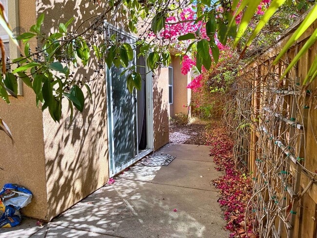 Building Photo - Charming 3BR/3BA Home in Welcoming Tesoro ...