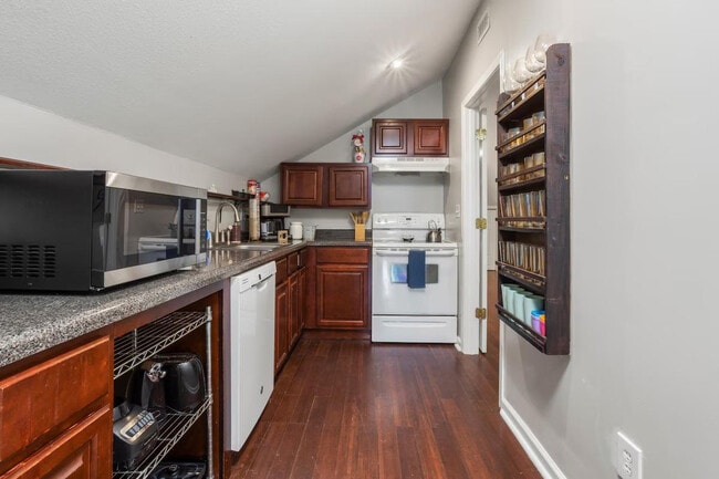 Building Photo - 426 Russell Ave