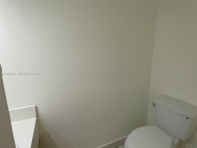 Building Photo - 6904 N Kendall Dr