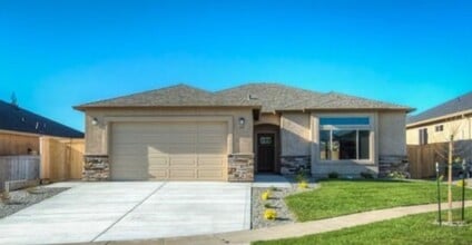 Building Photo - Newer Home - Great Location!