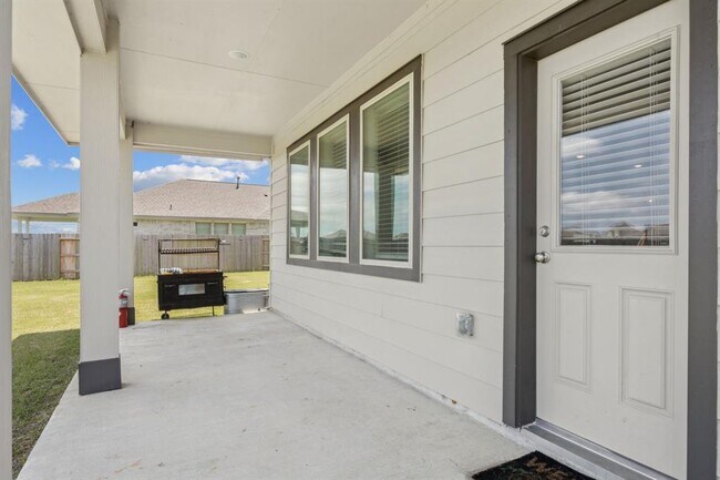 Building Photo - 200 Vly Rnch Trl