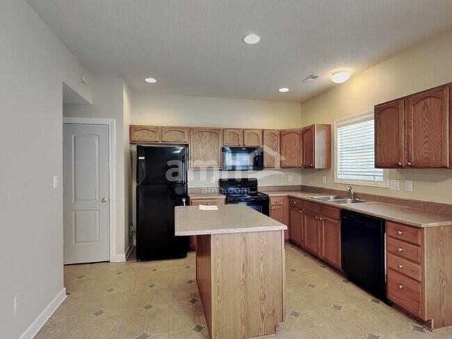 Building Photo - 5647 James Blair Dr