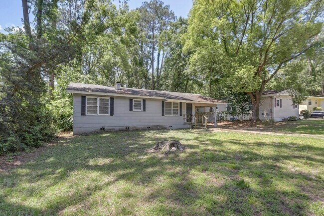 Building Photo - 4 bed 2 bath house, Walk to Stadium!! Available July 2026