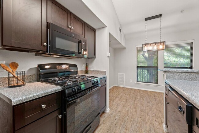 Building Photo - 3839 Dry Creek Dr