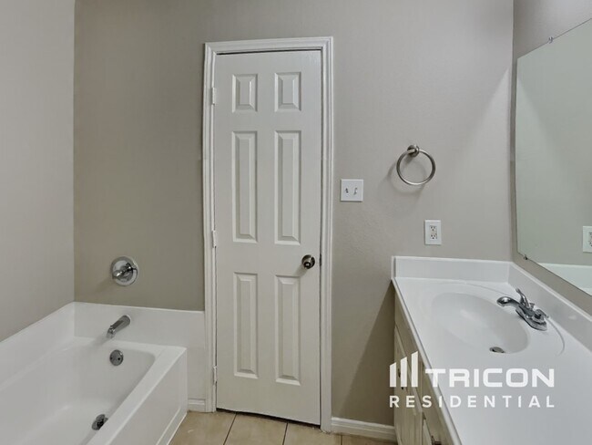 Building Photo - 16179 Summer Breeze Ct