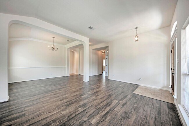 Building Photo - Large home in Pflugerville!  3 car garage - Highland Park Neighborhood