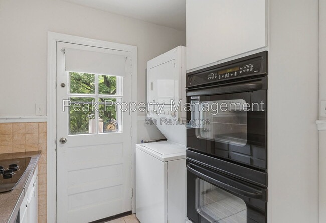 Building Photo - 6410 Morningside Dr