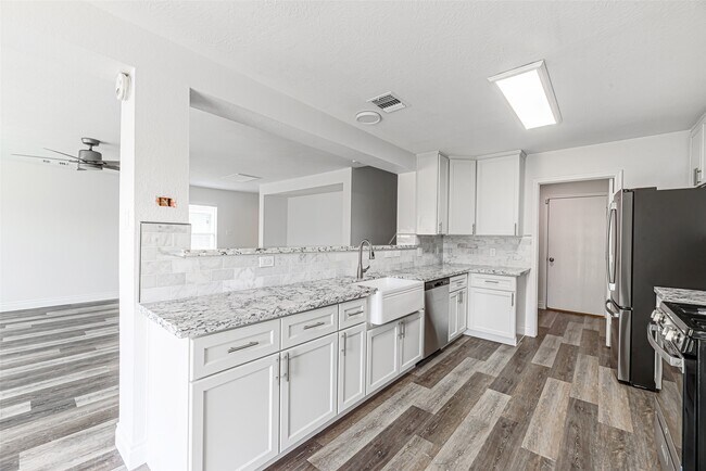 Building Photo - 2723 Piney Lake Ct