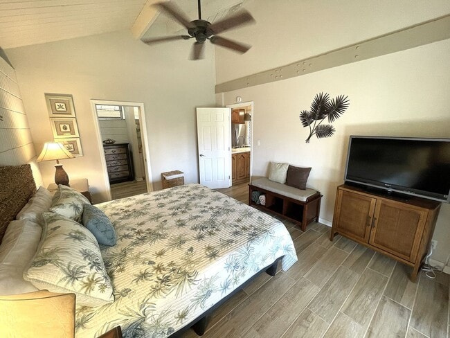 Building Photo - Step into the peaceful and lovingly cared-for 2-bedroom, 2-bath condo in Haleakala Shores — one o...