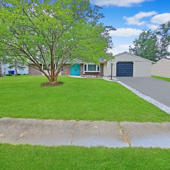 Primary Photo - Lovely One Level Rambler on Cul-De-Sac, La...