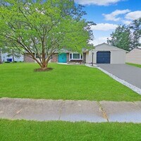 Building Photo - Lovely One Level Rambler on Cul-De-Sac, La...