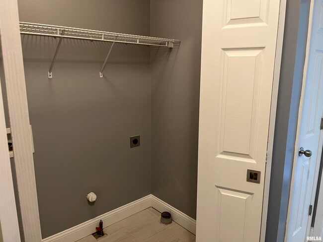 Building Photo - 1704 Tern Pl