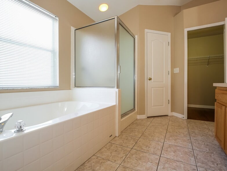 Building Photo - 22646 Hawk Hill Loop