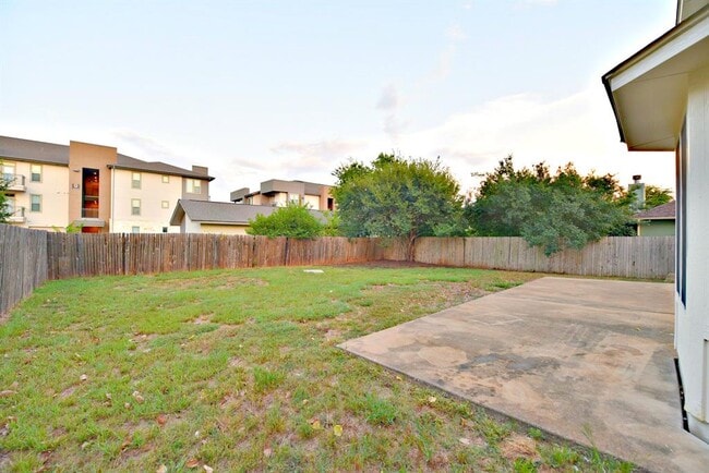 Building Photo - 610 Sparkling Brook Ln