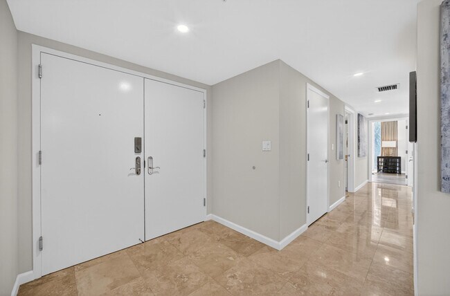 Building Photo - 45 Hendricks Isle