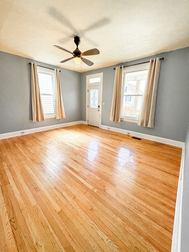 Primary Photo - 1615 Poplar St