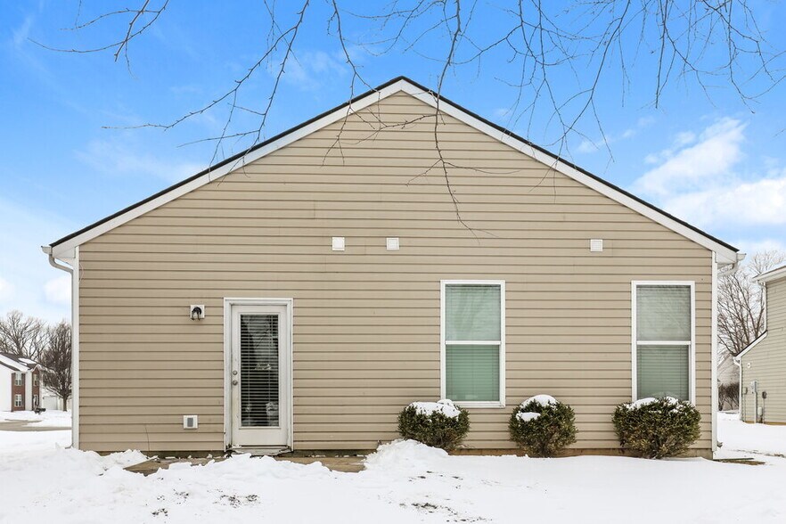 Building Photo - 4049 Mossy Bank Rd