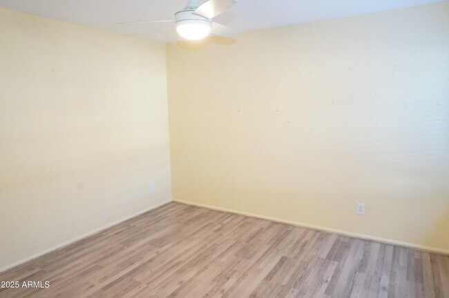 Building Photo - 10115 E Mountain View Rd