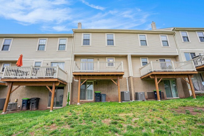 Building Photo - Beautiful 3 Bedroom Home