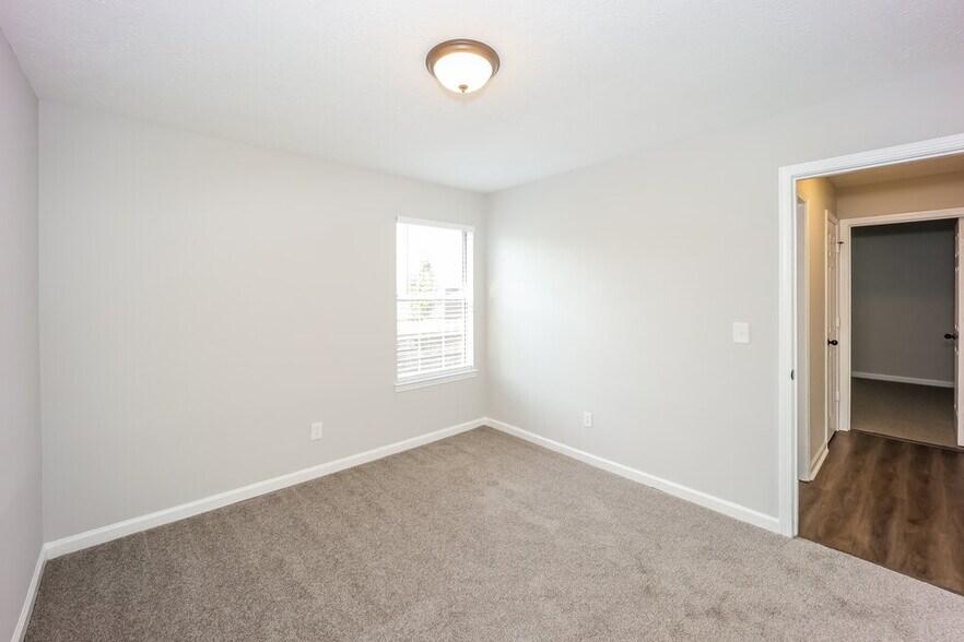 Building Photo - 320 Emerald Green Ct