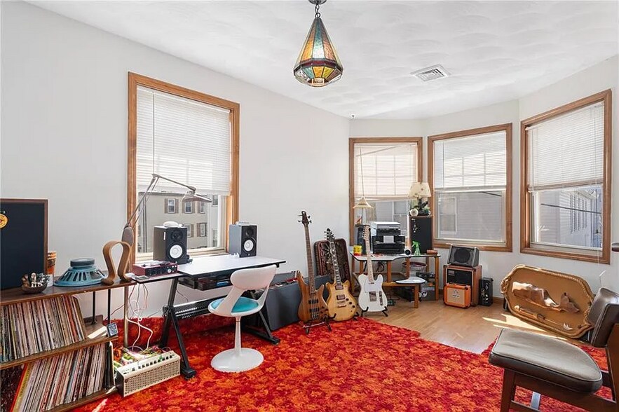 Building Photo - 18 Piedmont St