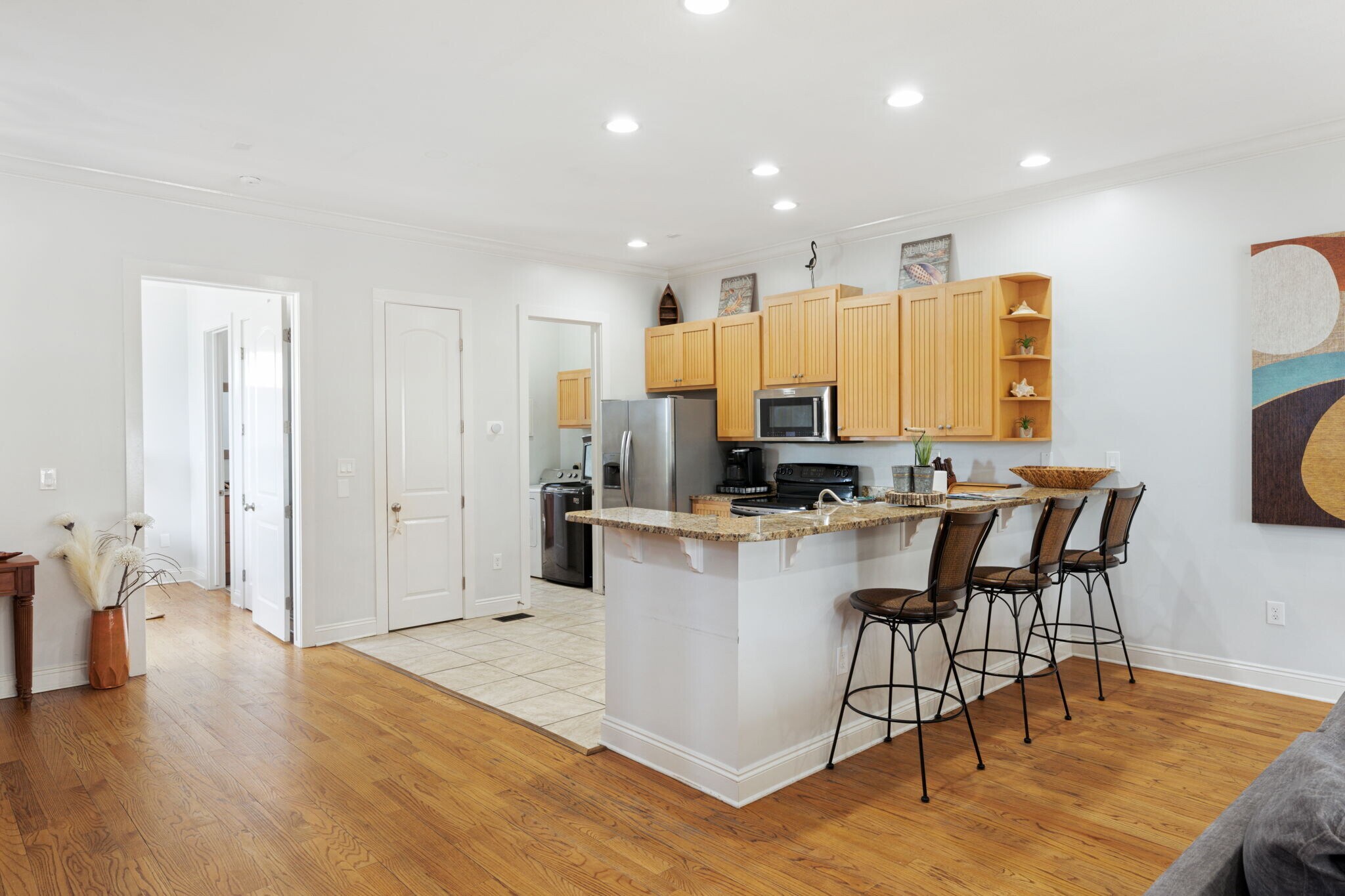 Building Photo - 6226 Thomas Dr