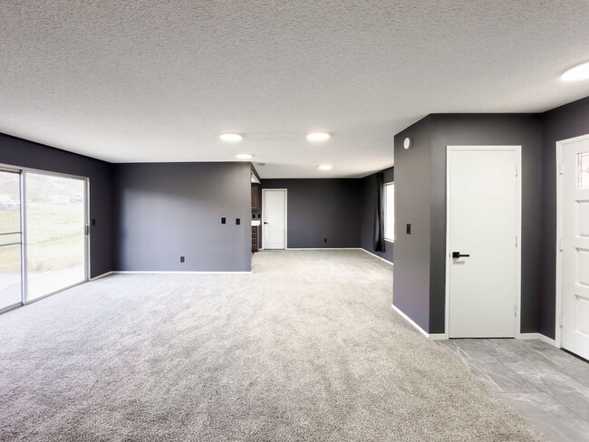 Building Photo - ~RARE FIND~ Newly Remodeled 3 Bedroom Home...