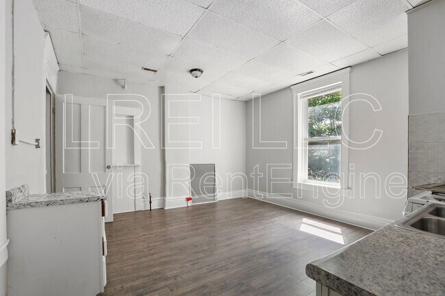Building Photo - 1814 W Jefferson St