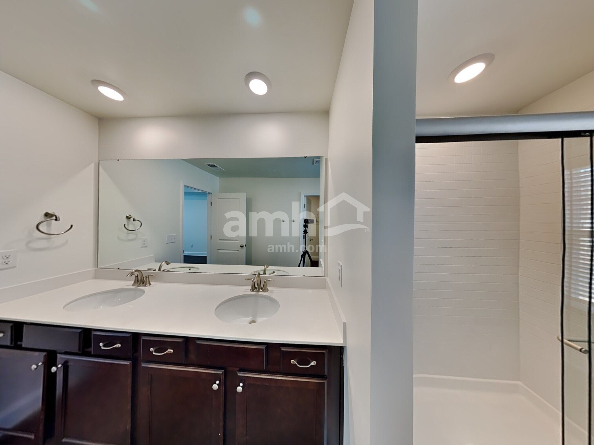 Building Photo - 624 Rivermist Dr