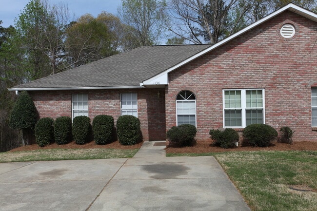 Primary Photo - Duplex in Auburn - Available August!