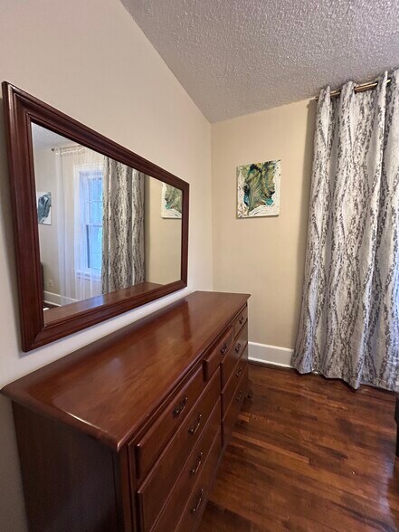 Building Photo - 2508 33rd Ave S