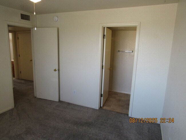 Building Photo - 2469 Armour Ave