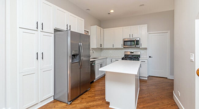 Building Photo - 2639 N Wayne Ave