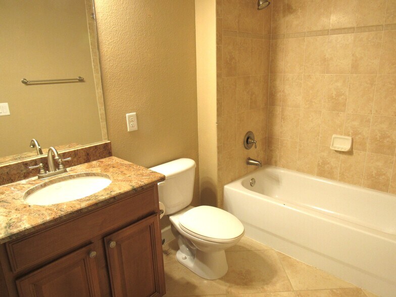 bathroom 2 - 3435 Torre Blvd