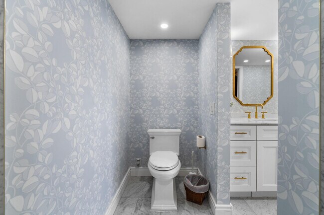 Building Photo - 511 Bayshore Dr