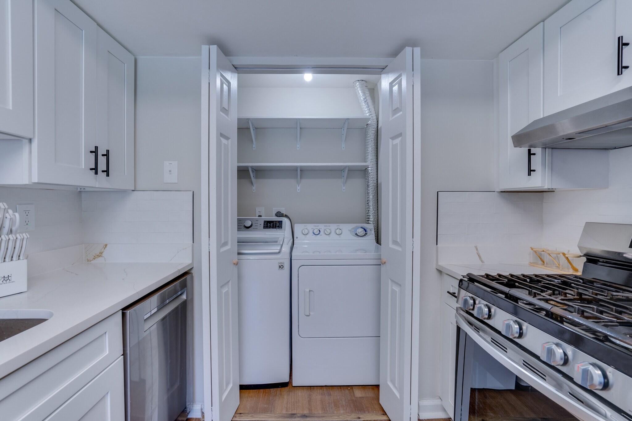 Kitchen - 8056 Central Park Dr