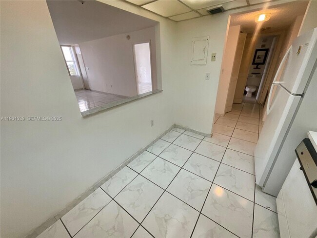 Building Photo - 1200 NE Miami Gardens Dr