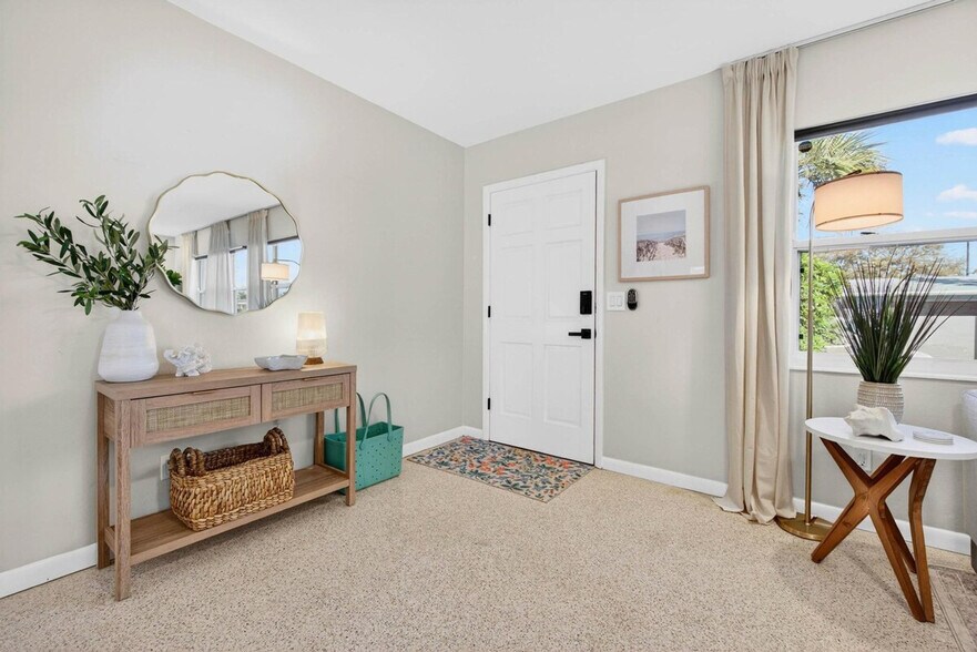 Building Photo - 13833 Dominica Dr