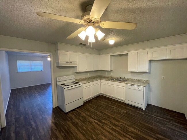 Building Photo - 7206 Avenue W