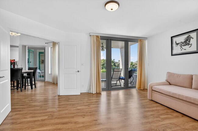 Building Photo - 120 SE 5th Ave