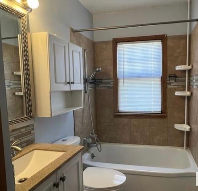 Building Photo - 1115 Berg Pl